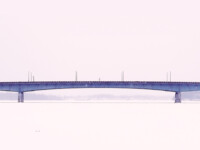 Spanning across Rideau River from Ontario to Quebec